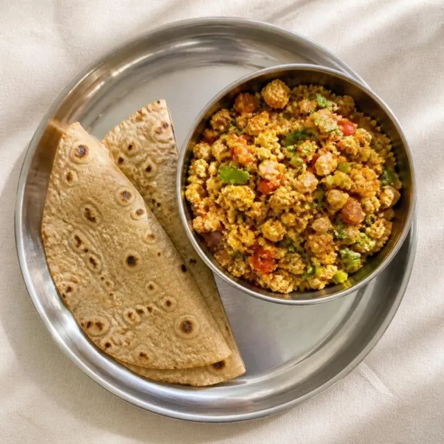 Anda bhurji with two rotis